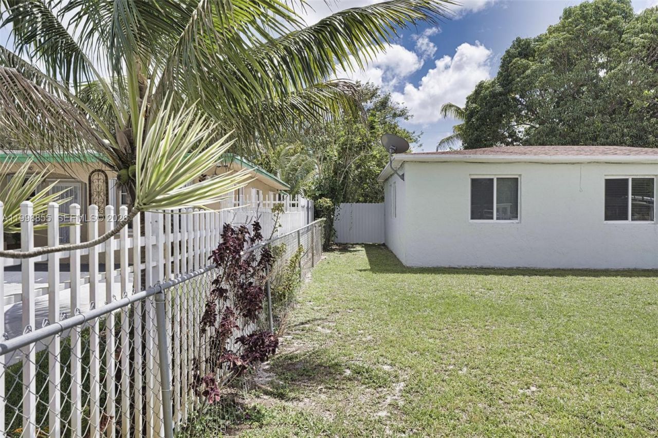 1560 NW 130th St, North Miami, FL 33167 Photo