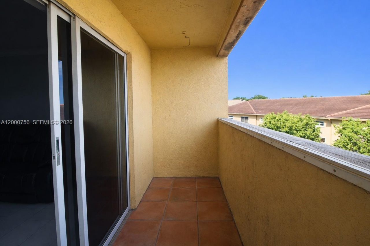 14951 SW 82nd Ln , Unit 17-402, Miami, FL 33193 Photo