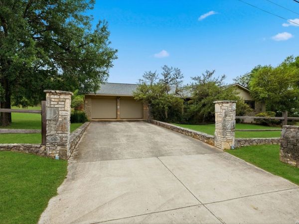 414 Schryver St, Boerne, TX 78006