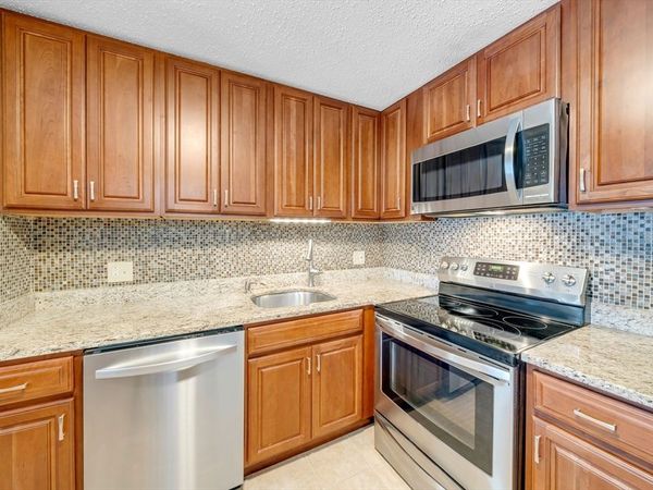 3 Birchwood, Unit 3-302, Amesbury, MA 01913