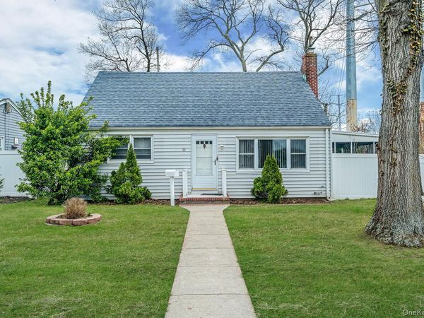 23 Lakewood Avenue , Ronkonkoma, NY 11779