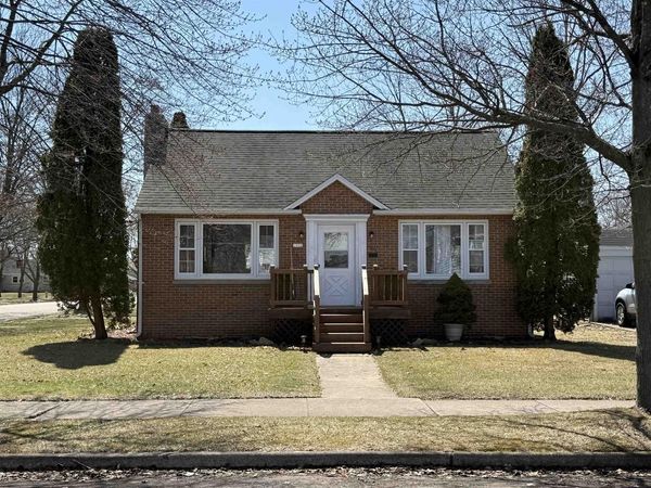 1901 16TH AVENUE, Menominee, MI 49858