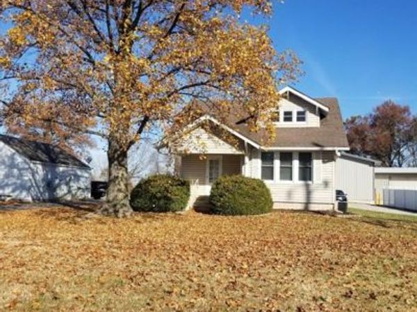 13 N Service Road , St Peters, MO 63376