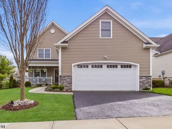 2 Bluffs Ct, Hamburg, NJ 07419