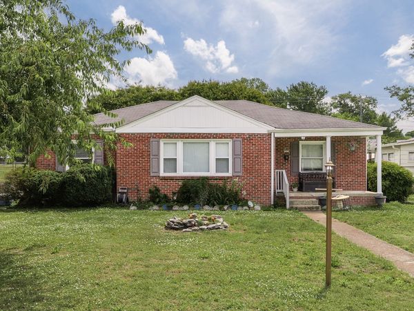 917 3rd Ave, Fayetteville, TN 37334