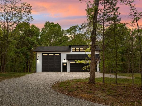 555 Parrish Ln , Mc Ewen, TN 37101