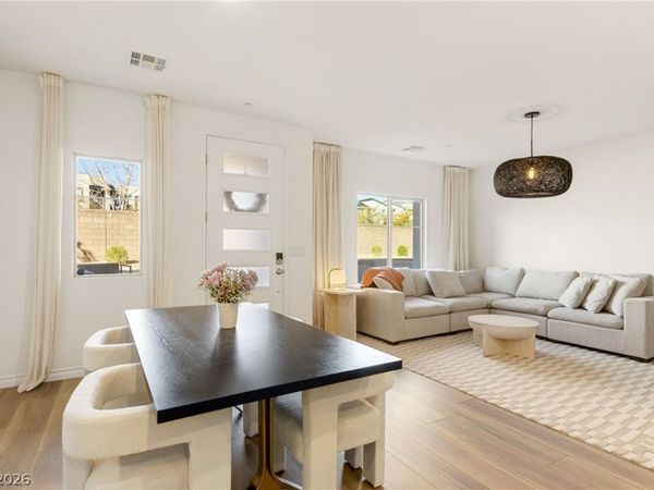 600 N Carriage Hill Drive, Unit 1020, Las Vegas, NV 89138