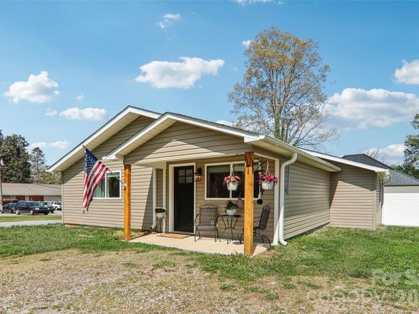 111 W Crawford Street, Landrum, SC 29356