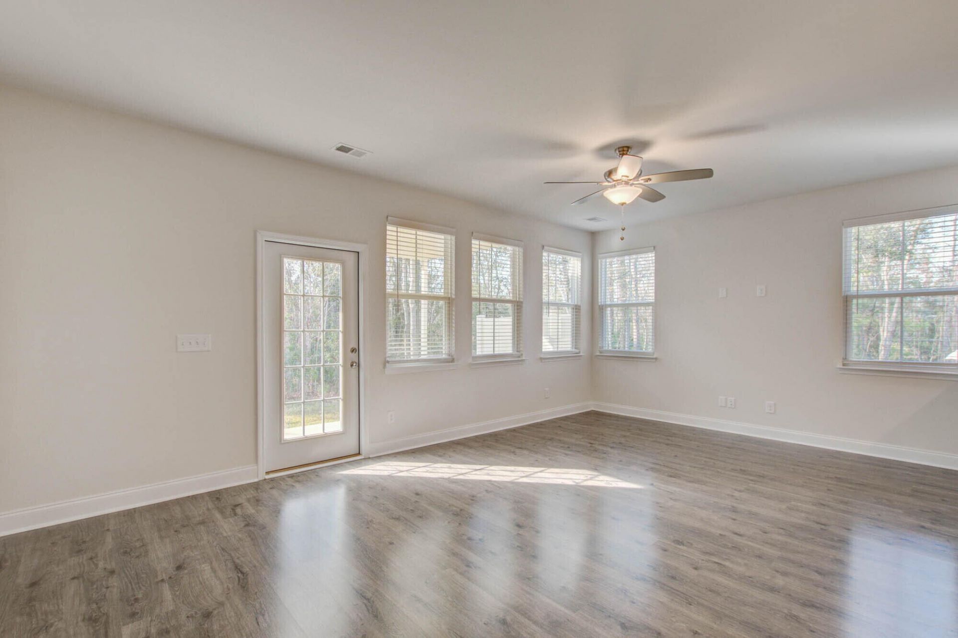 7821 Montview Road Photo 9