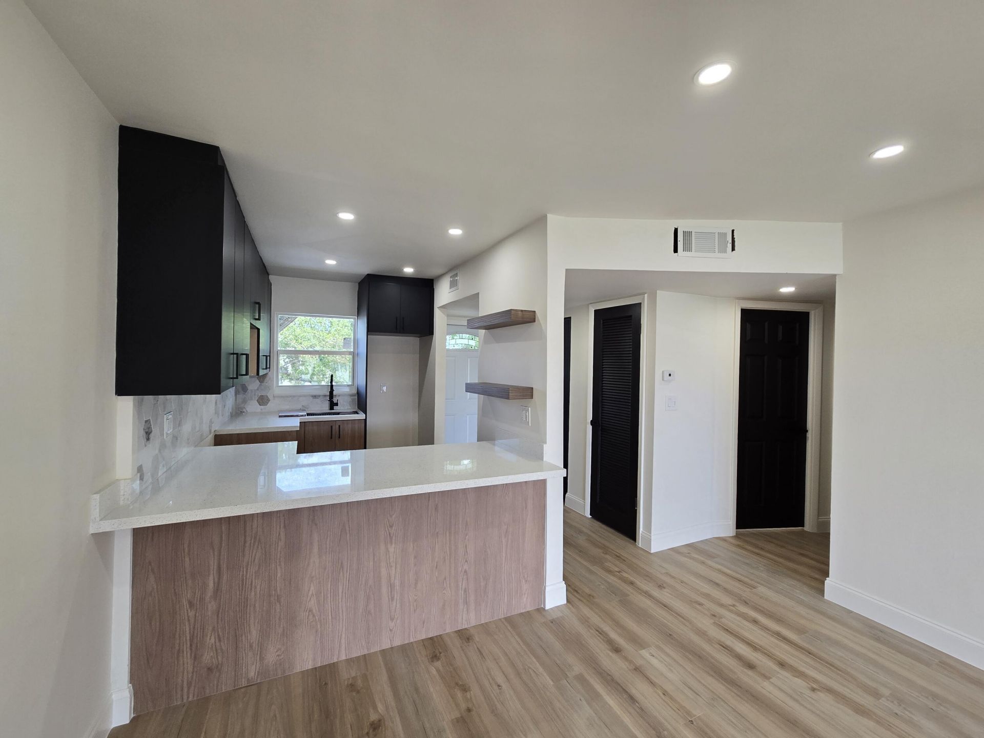 3001 Sunrise Lakes Drive E, Unit 303, Sunrise, FL 33322 Photo