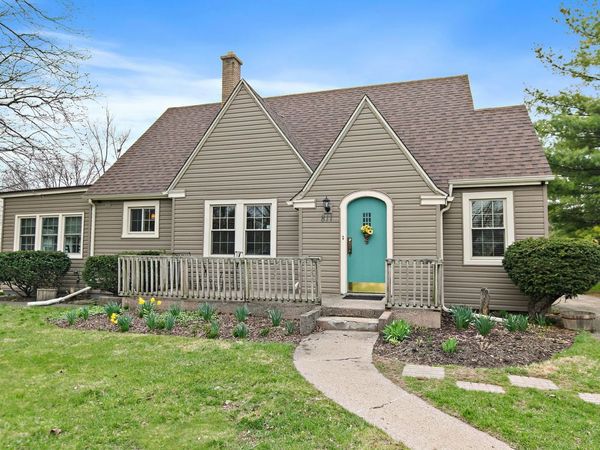 811 Ellwood Avenue, DeKalb, IL 60115