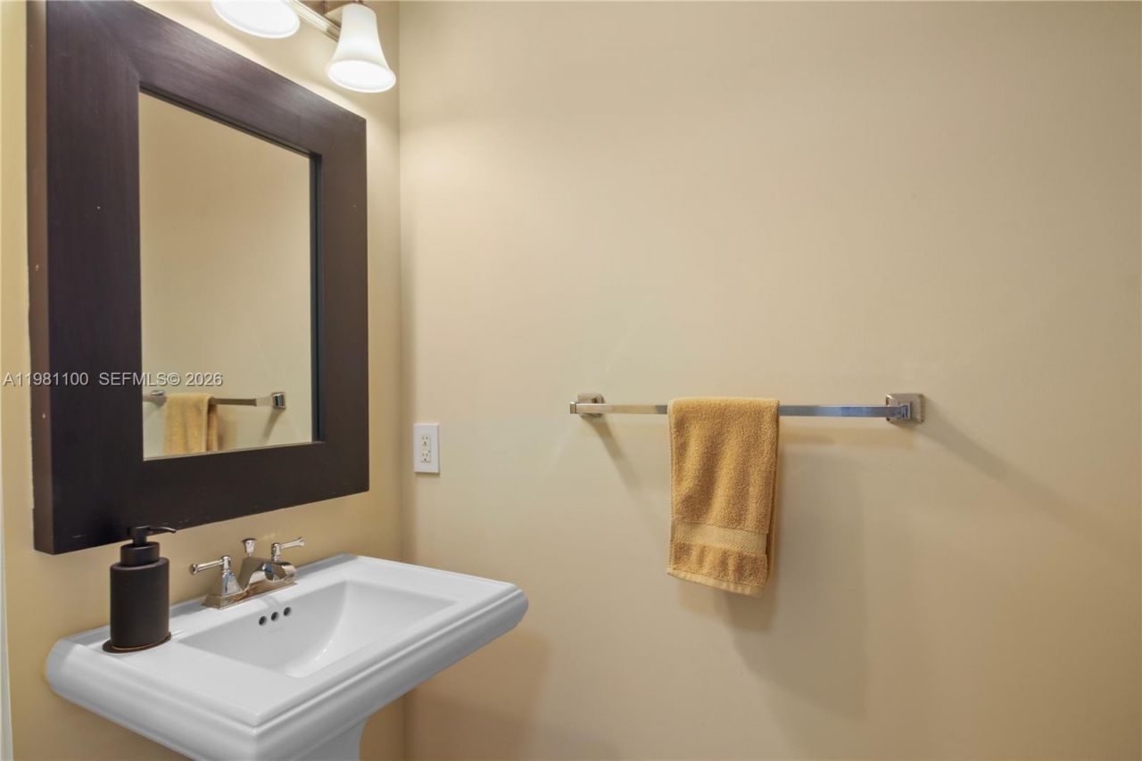 100 Andalusia Ave, Unit 708, Coral Gables, FL 33134 Photo