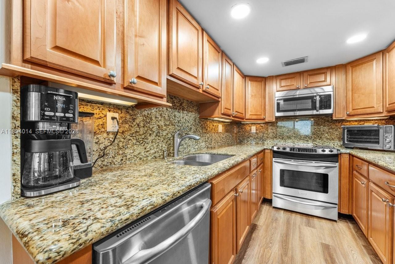 364 Golfview Rd, Unit 505, North Palm Beach, FL 33408 Photo