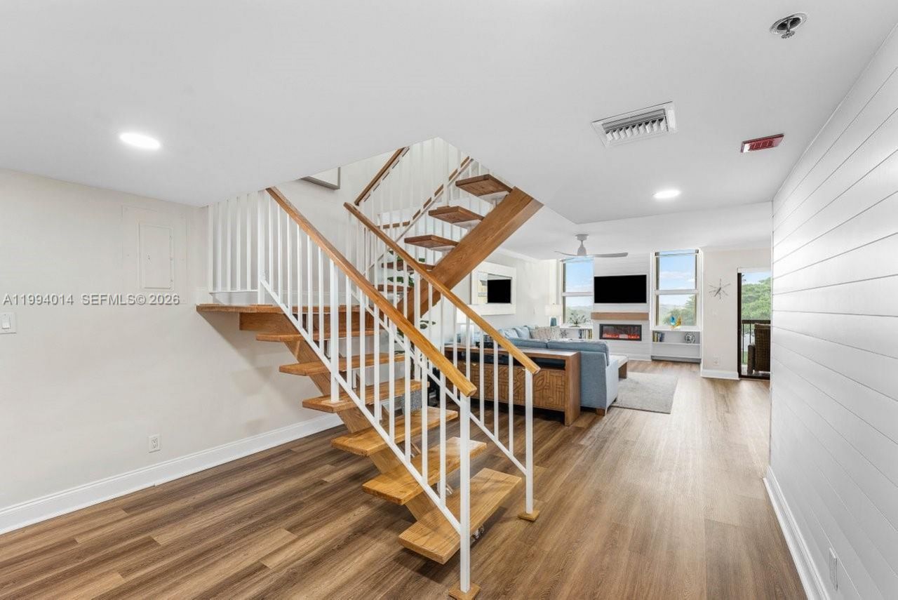 364 Golfview Rd, Unit 505, North Palm Beach, FL 33408 Photo