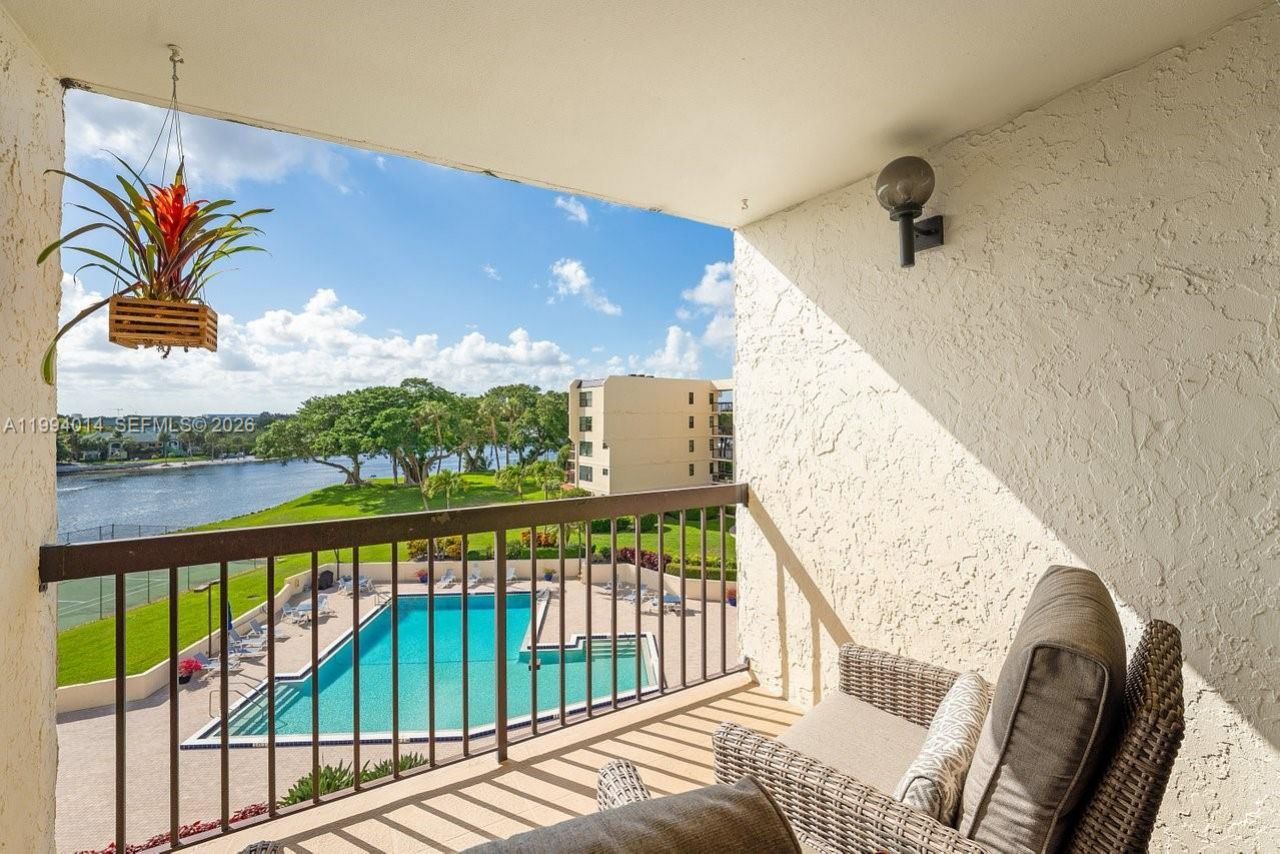 364 Golfview Rd, Unit 505, North Palm Beach, FL 33408 Photo