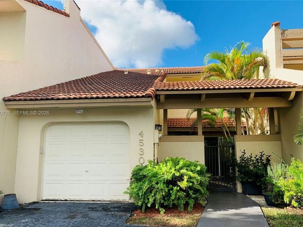 4530 NW 102nd Ct, Doral, FL 33178