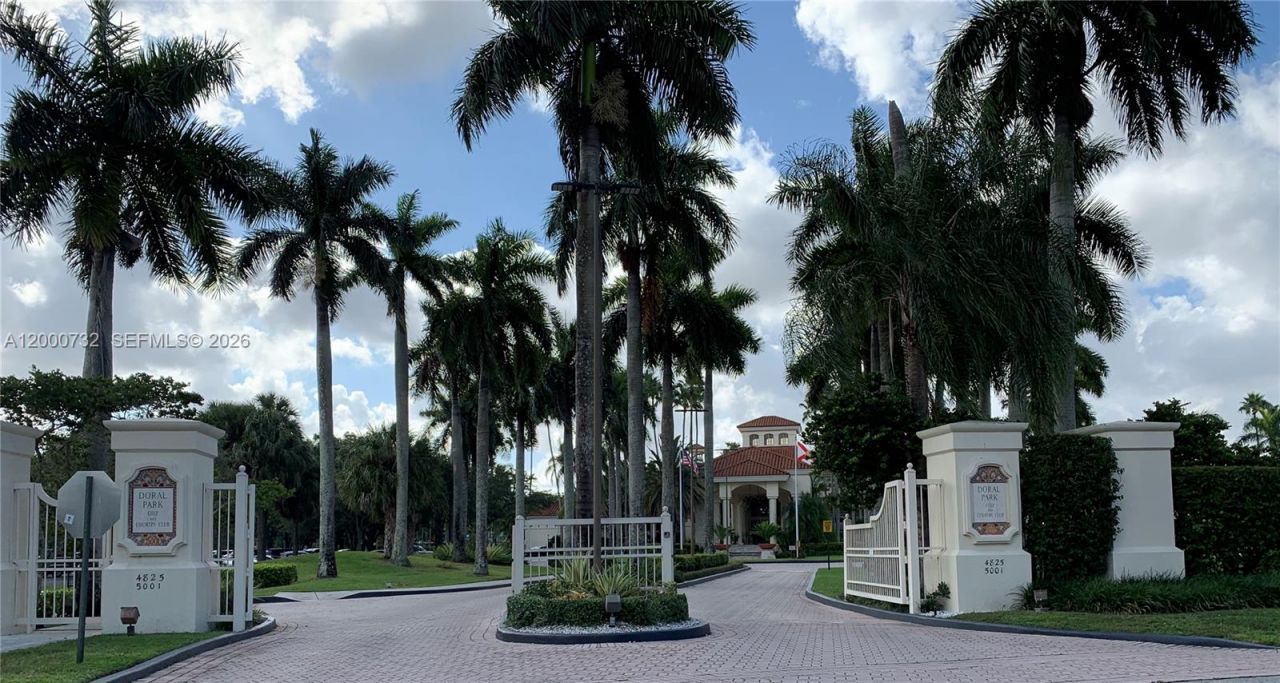 4530 NW 102nd Ct, Doral, FL 33178 Photo