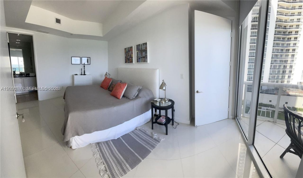 15811 Collins Ave, Unit 803, Sunny Isles Beach, FL 33160 Photo