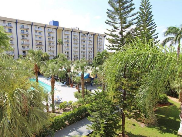 4550 NW 9th St, Unit 706E, Miami, FL 33126