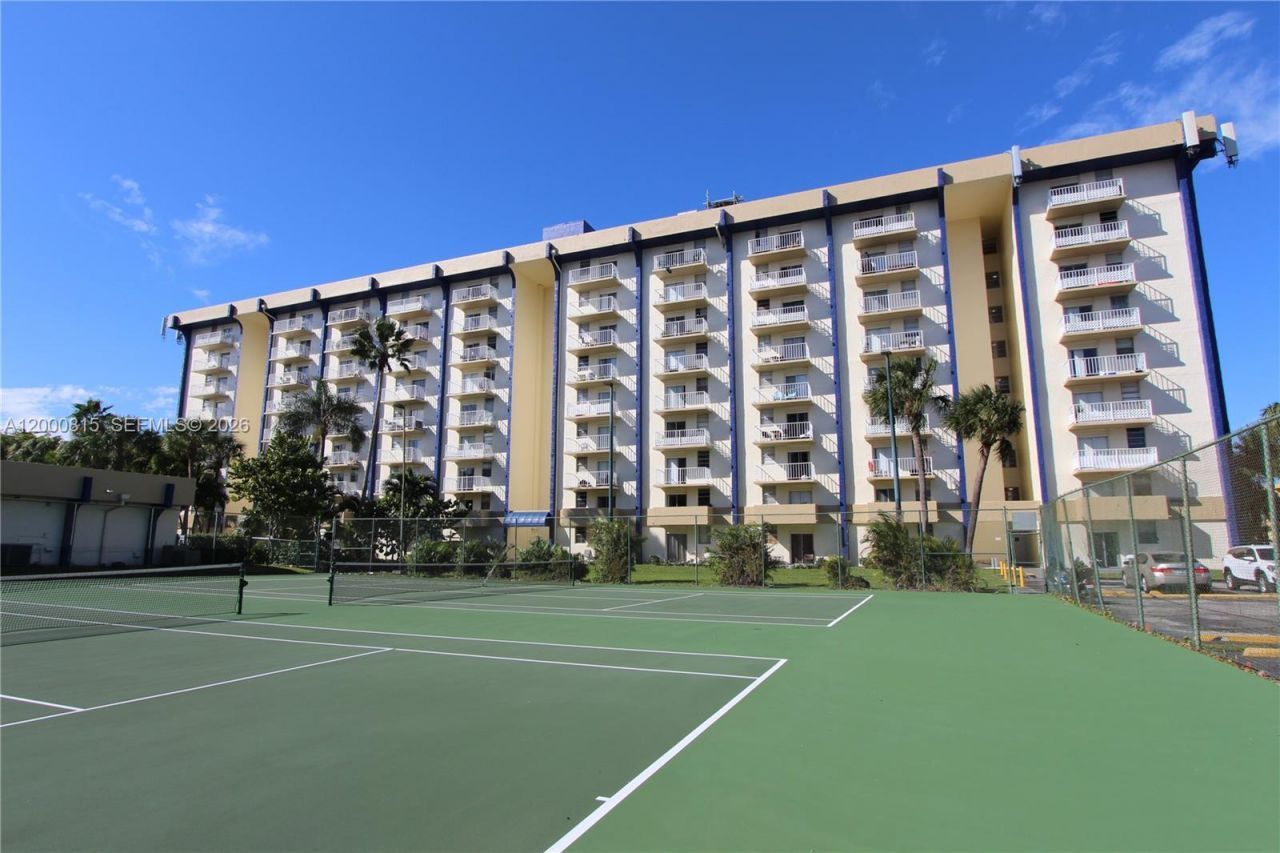 4550 NW 9th St, Unit 706E, Miami, FL 33126 Photo