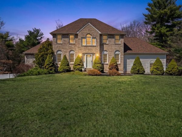 14 Hickory Ln, Ipswich, MA 01938