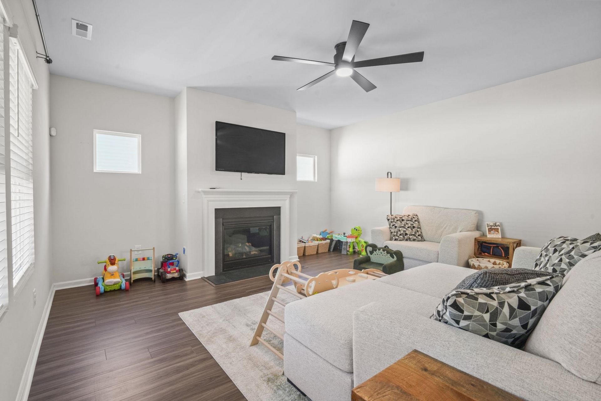 651 Mccorkle Place Photo 7