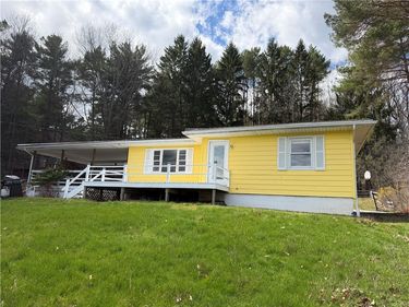 15153 W Lake Road, Branchport, NY 14418