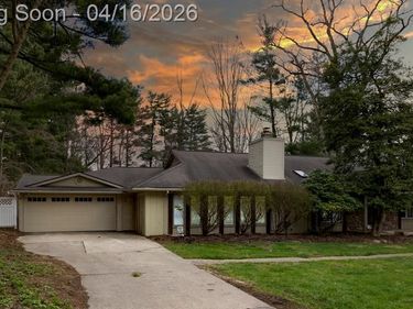 22200 Carleton Avenue, Southfield, MI 48033