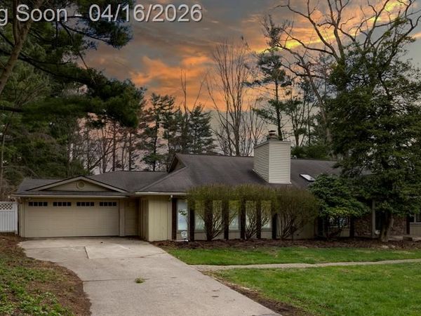 22200 Carleton Avenue, Southfield, MI 48033