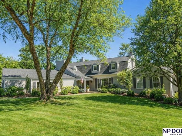 8707 Woolworth Avenue, Omaha, NE 68124