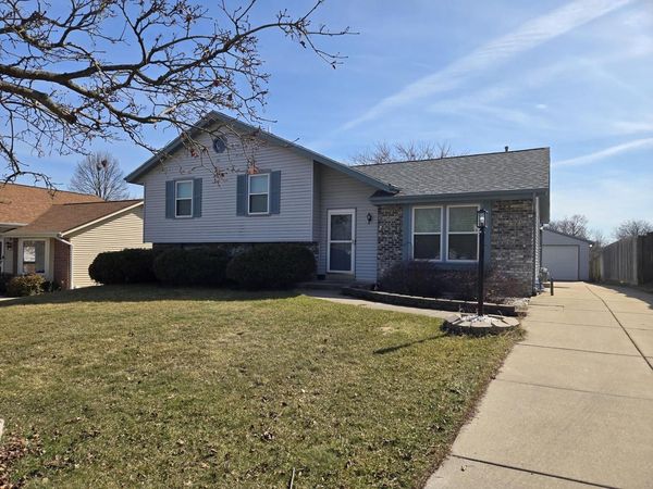 9325 W Darnel AVENUE, Milwaukee, WI 53224