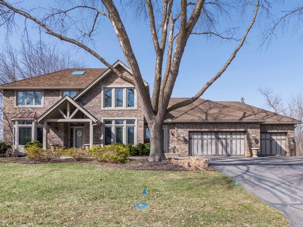 291 Trappers Pass , Chanhassen, MN 55317