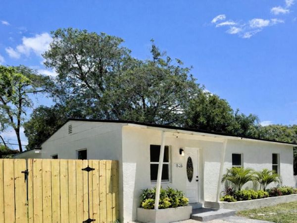 1525 NW 14th Court, Fort Lauderdale, FL 33311