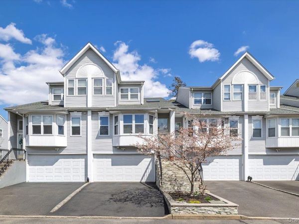 9 Eastern Drive, New Hyde Park, NY 11040