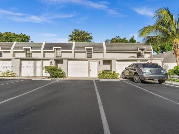 19174 Bobolink Dr, Hialeah, FL 33015