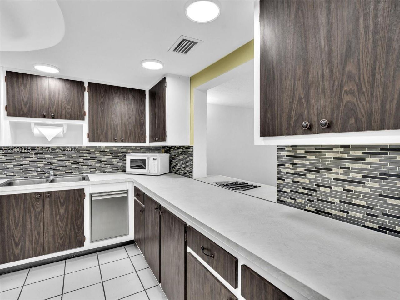 19174 Bobolink Dr, Hialeah, FL 33015 Photo