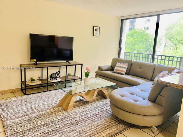 17021 N Bay Rd, Unit 318, Sunny Isles Beach, FL 33160