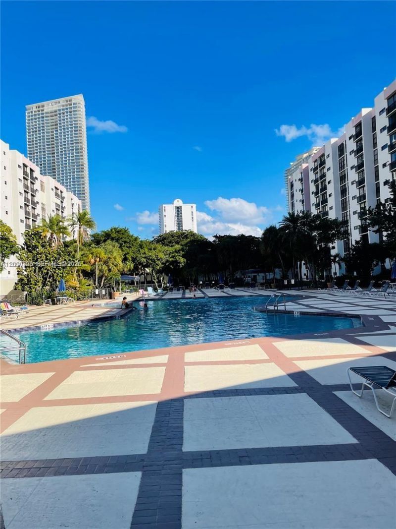 17021 N Bay Rd, Unit 318, Sunny Isles Beach, FL 33160 Photo