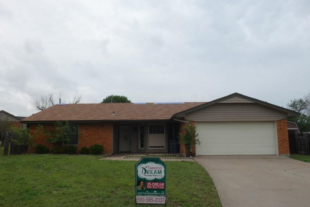 217 SW Crystal Hills Dr, Lawton, OK 73505 Main Photo