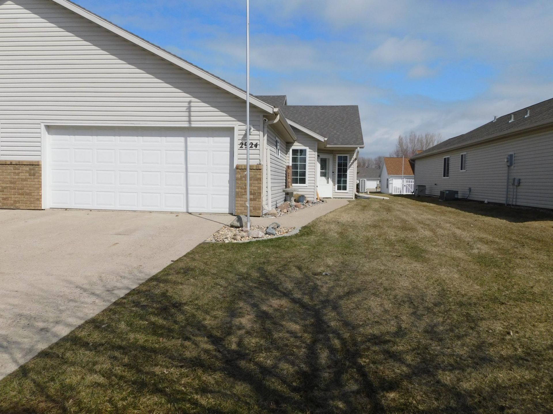 2924 35th Street S, Moorhead, MN 56560 Main Photo