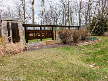 508 Woodstone Court, White Lake Twp, MI 48386