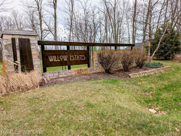 508 Woodstone Court, White Lake Twp, MI 48386