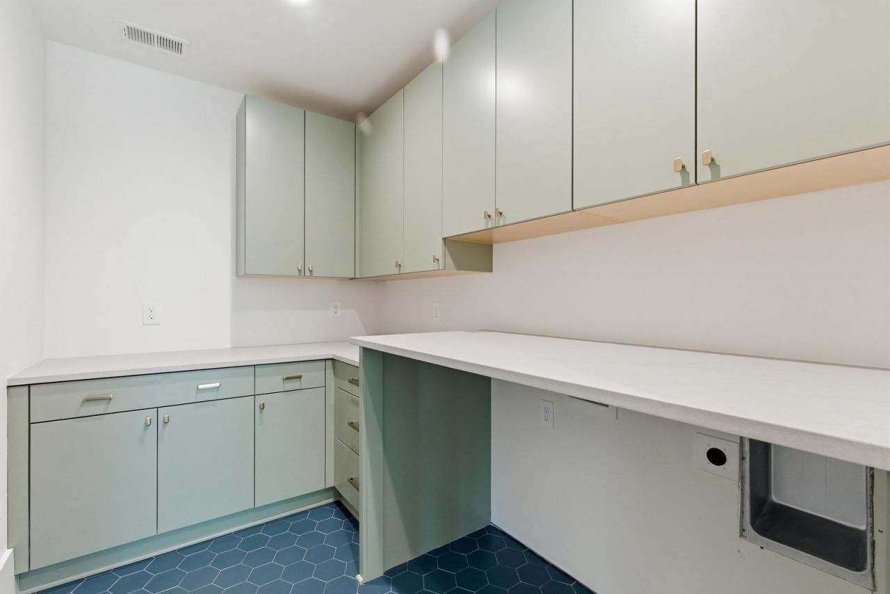 1463 Allen Street Photo 37