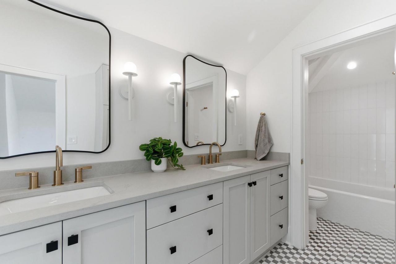 1463 Allen Street Photo 59