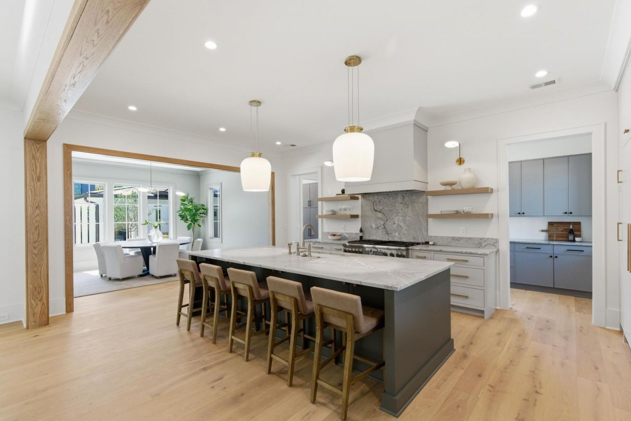 1463 Allen Street Photo 6