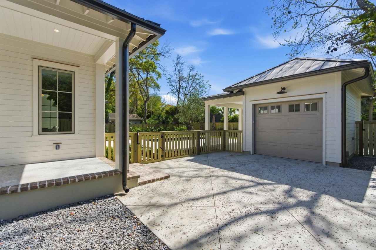 1463 Allen Street Photo 69