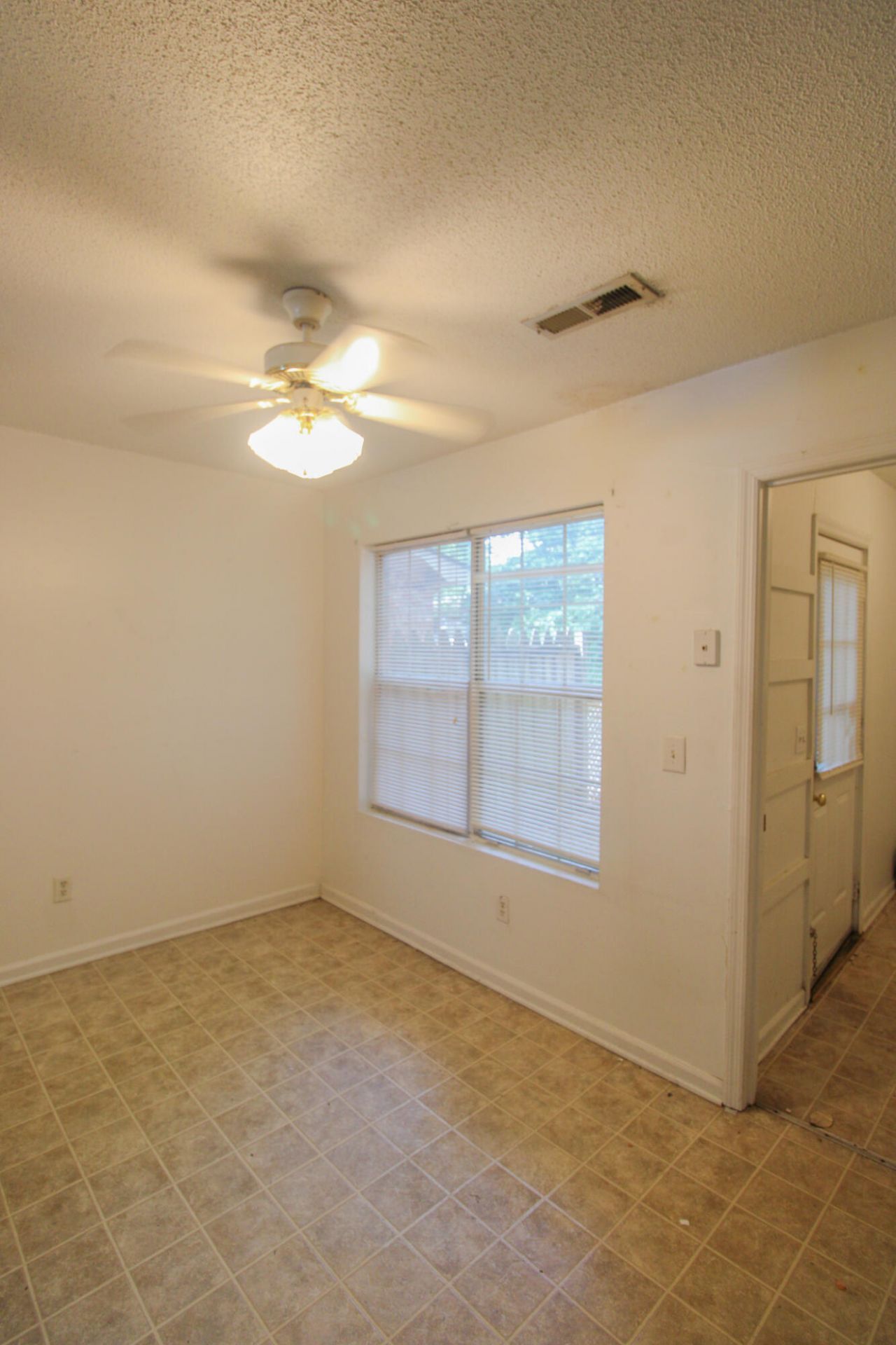 926 Blackrail Court Photo 7