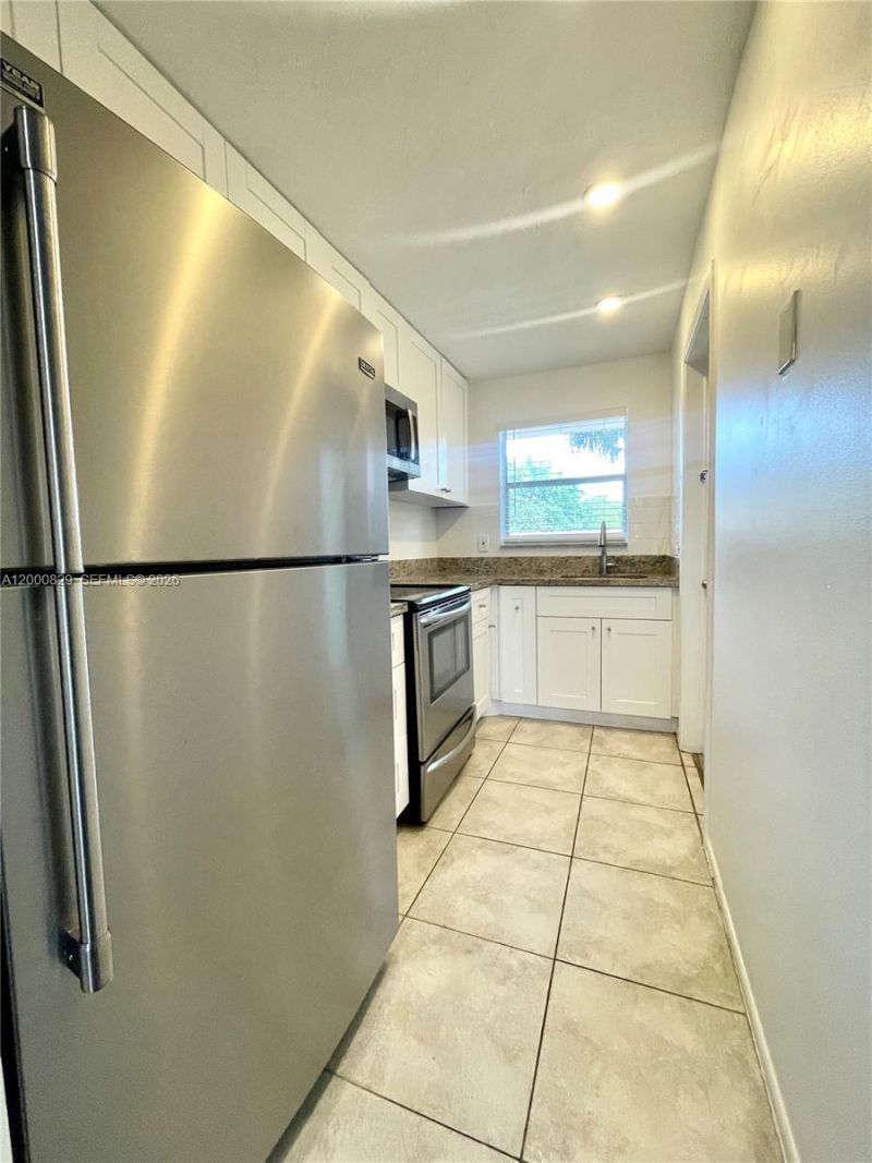 250 Layne Blvd, Unit 204, Hallandale Beach, FL 33009 Photo