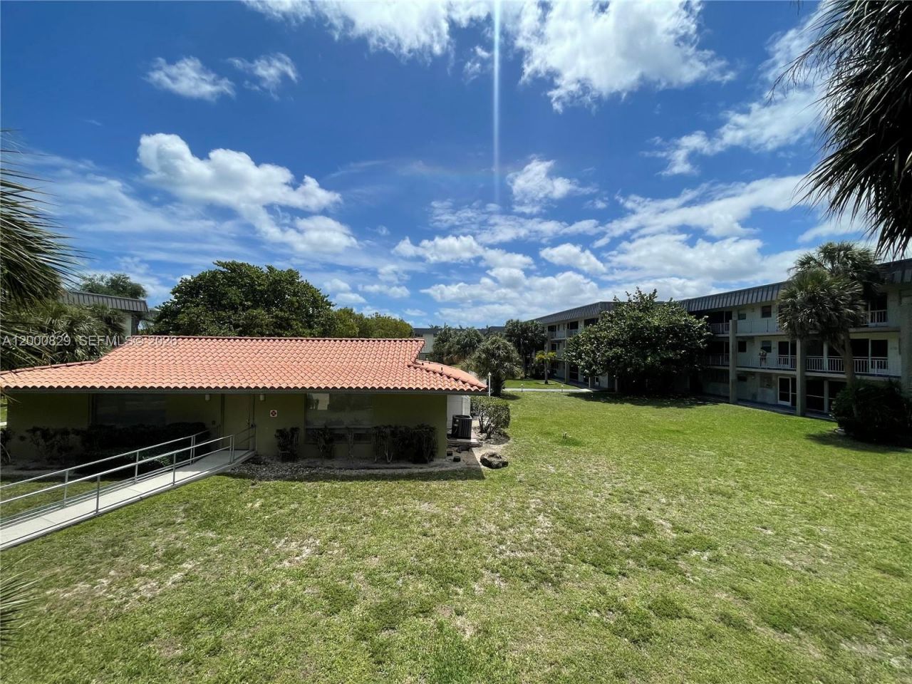 250 Layne Blvd, Unit 204, Hallandale Beach, FL 33009 Photo