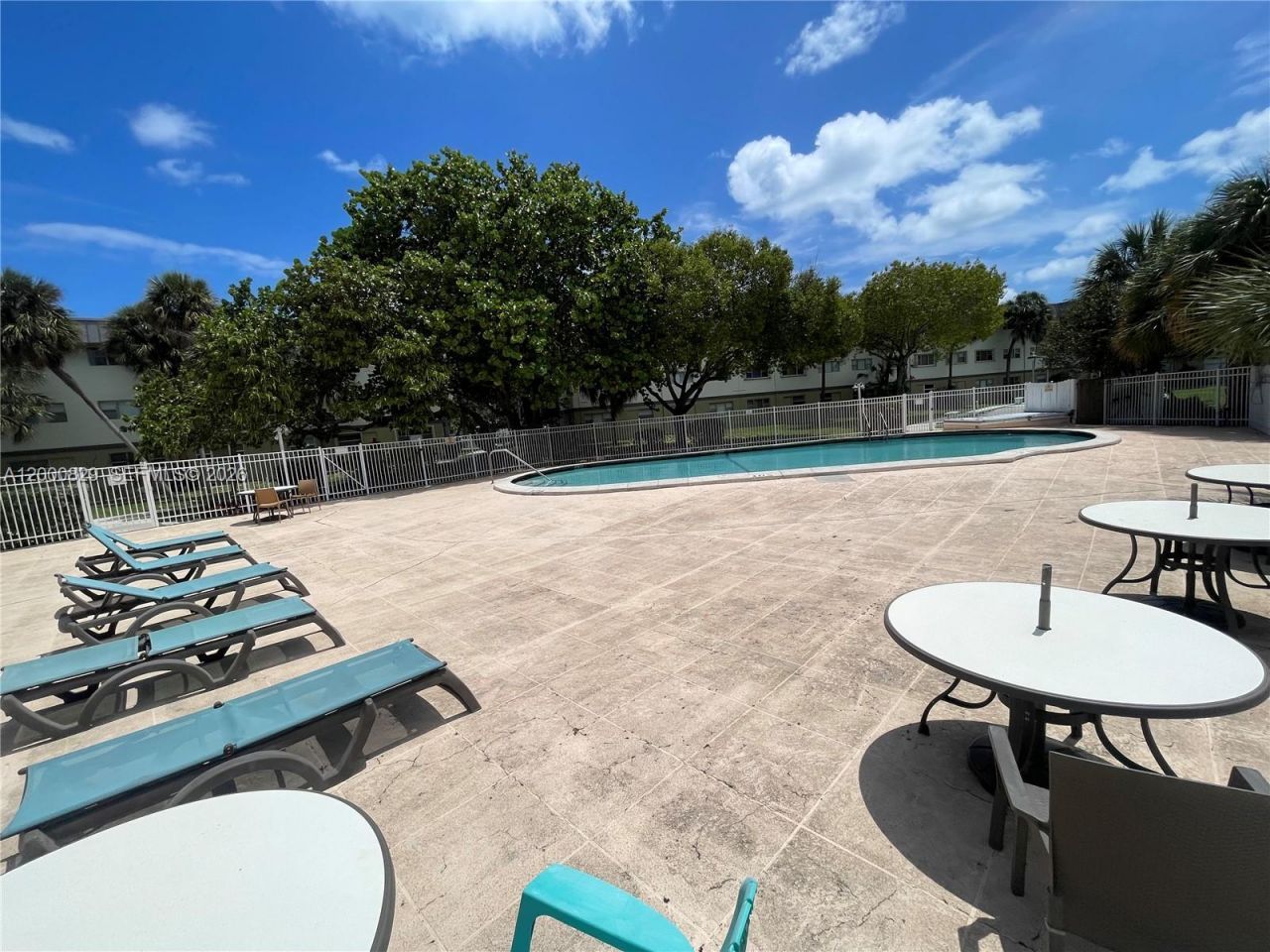 250 Layne Blvd, Unit 204, Hallandale Beach, FL 33009 Photo